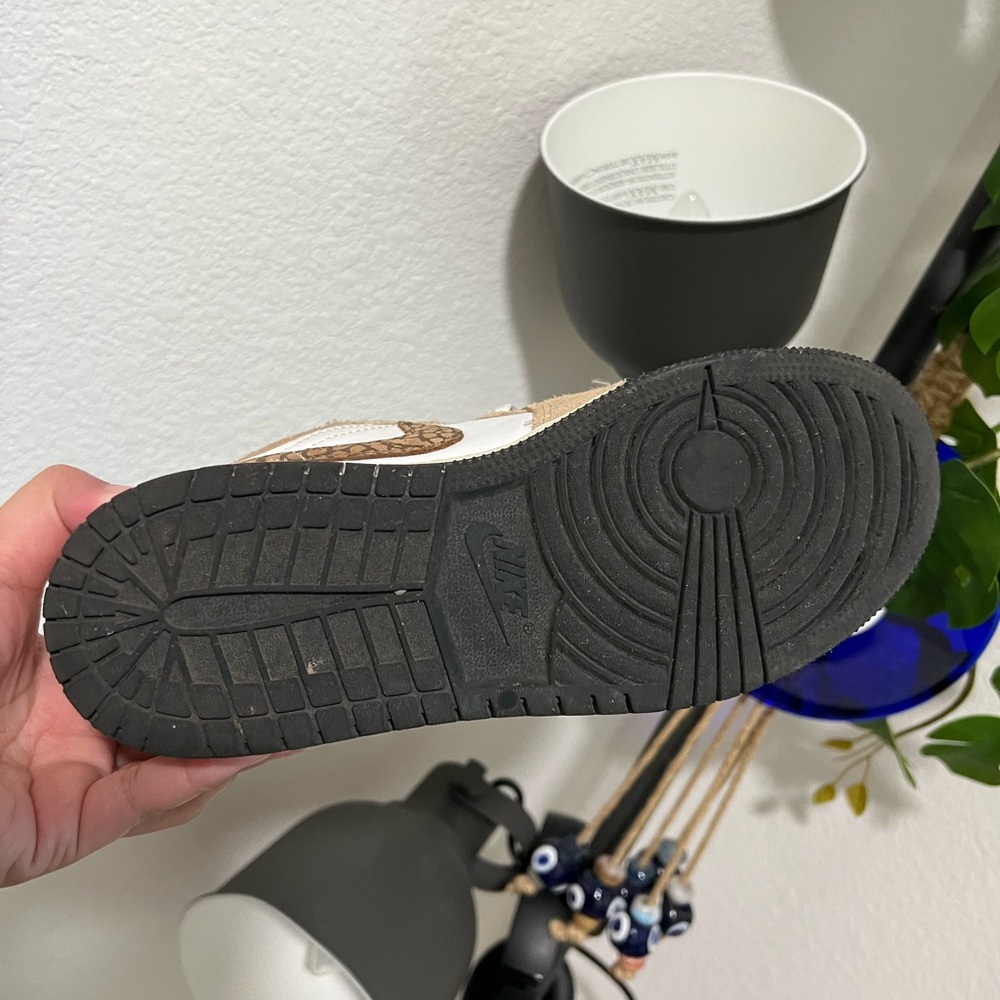 NIKE JORDAN 1 Low SE Brown Elephant Sneakers - Picture 8 of 16